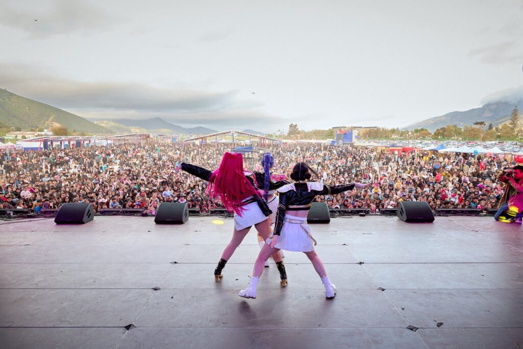Guerreras kpop show evento masivo escenario · Hey Kids Eventos